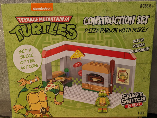 Teenage Mutant Ninja Turtles Pizza Parlor with Mikey Construction Set