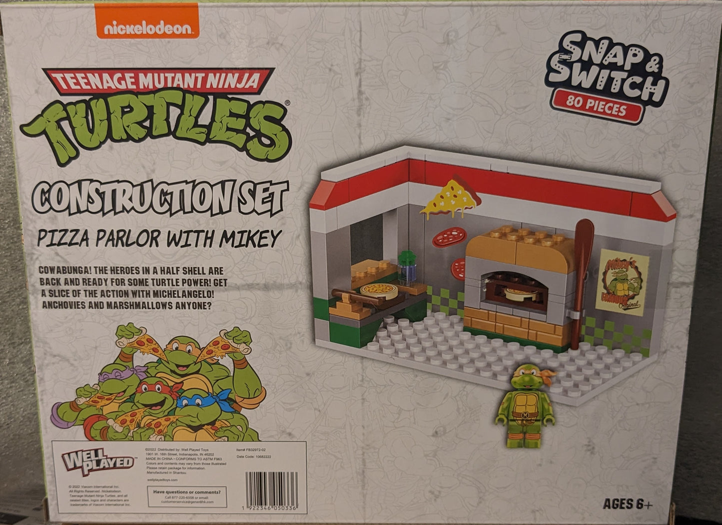 Teenage Mutant Ninja Turtles Pizza Parlor with Mikey Construction Set